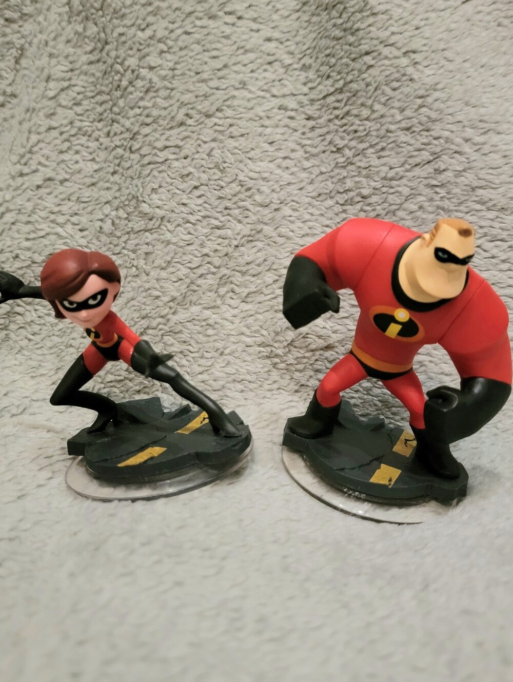 Disney Infinity Mr Incredible And Mrs Incredible Elastigirl Figures Incredibles